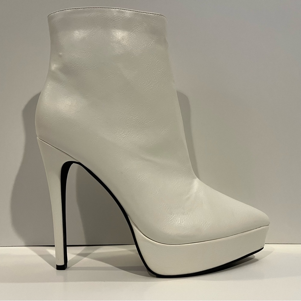 Shoedazzle Lyndsy White High Heel Pointy Toe Womens Platform Boots Size 9.5